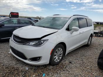  Salvage Chrysler Pacifica