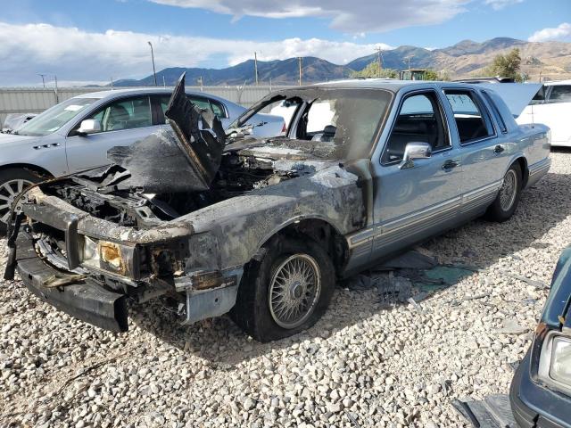  Salvage Lincoln Towncar