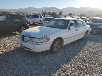  Salvage Lincoln Towncar