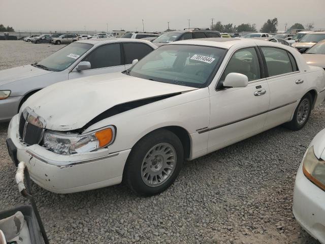  Salvage Lincoln Towncar