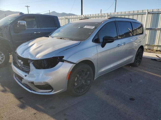  Salvage Chrysler Pacifica