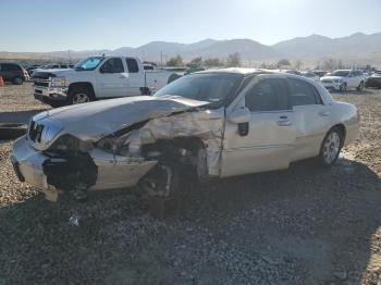  Salvage Lincoln Towncar