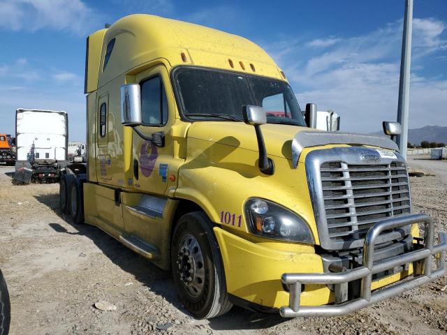  Salvage Freightliner Cascadia 1