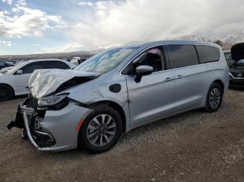  Salvage Chrysler Pacifica