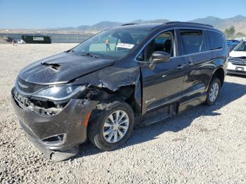  Salvage Chrysler Pacifica