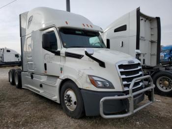  Salvage Freightliner Cascadia 1