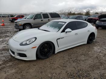  Salvage Porsche Panamera