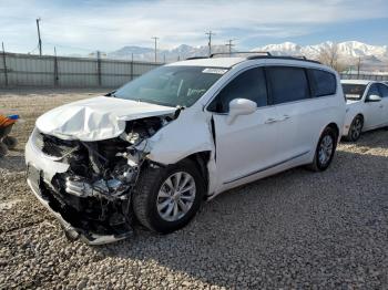  Salvage Chrysler Pacifica