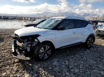  Salvage Nissan Kicks