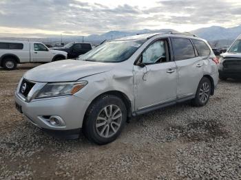  Salvage Nissan Pathfinder