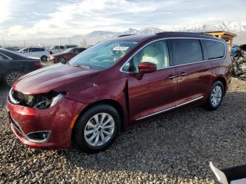  Salvage Chrysler Pacifica