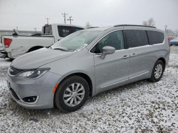  Salvage Chrysler Pacifica