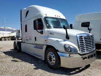  Salvage Freightliner Cascadia 1