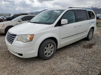  Salvage Chrysler Town & Country