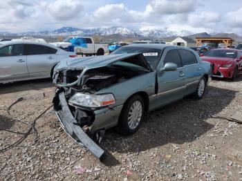  Salvage Lincoln Towncar