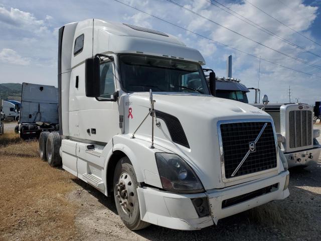  Salvage Volvo Vn
