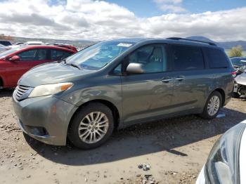  Salvage Toyota Sienna