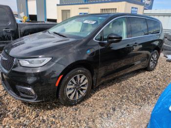  Salvage Chrysler Pacifica