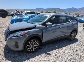 Salvage Nissan Kicks