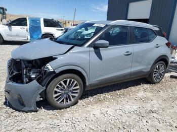  Salvage Nissan Kicks