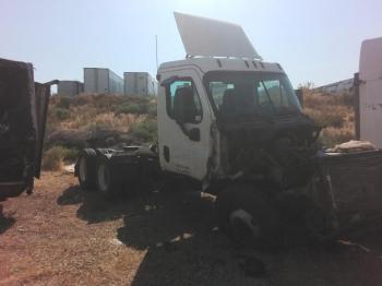  Salvage Freightliner Cascadia 1