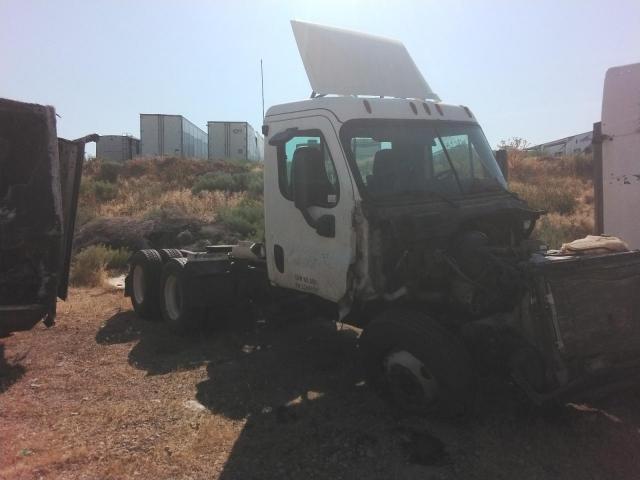  Salvage Freightliner Cascadia 1