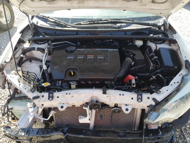 Toyota Corolla L Image 9