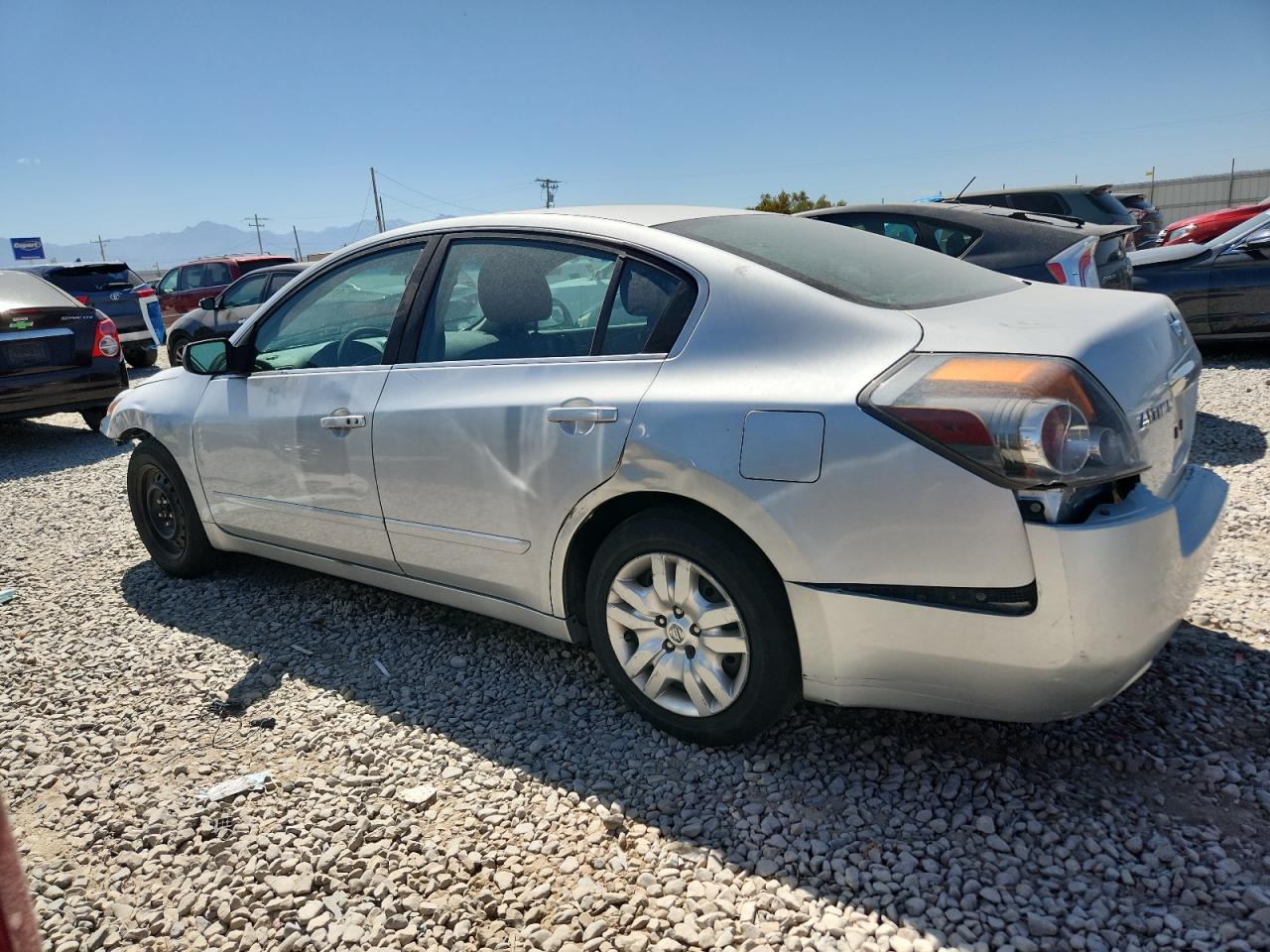 Nissan Altima Base Image 8