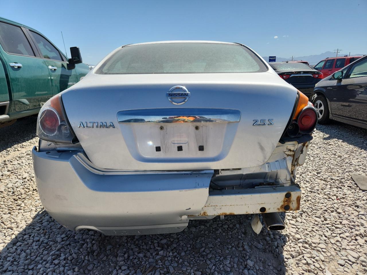 Nissan Altima Base Image 11