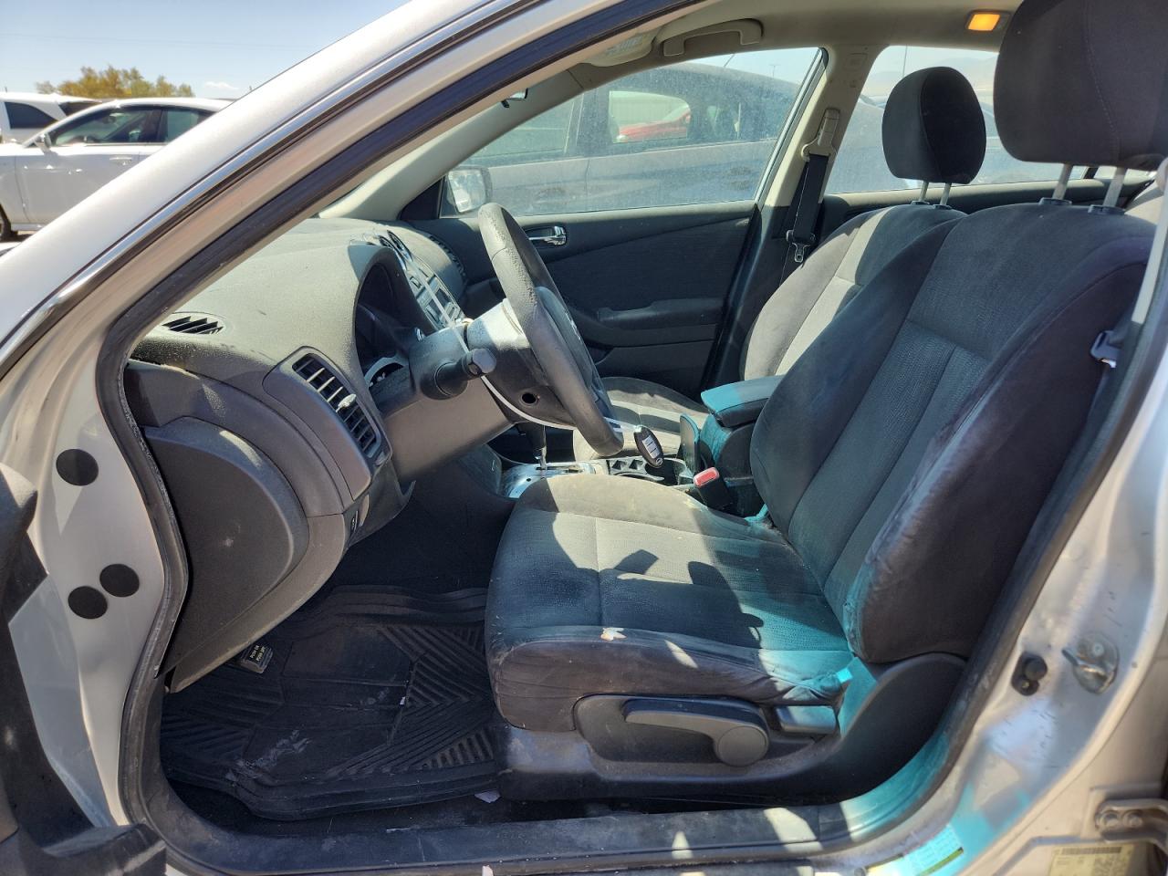 Nissan Altima Base Image 10