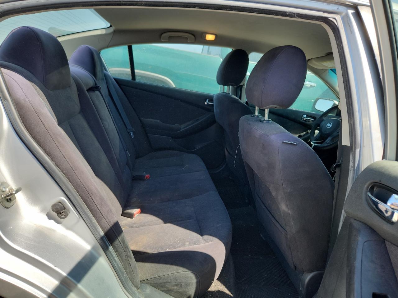 Nissan Altima Base Image 12