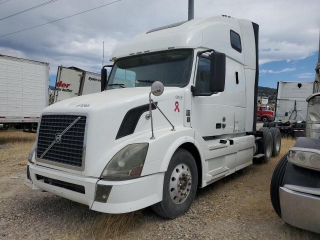  Salvage Volvo Vn