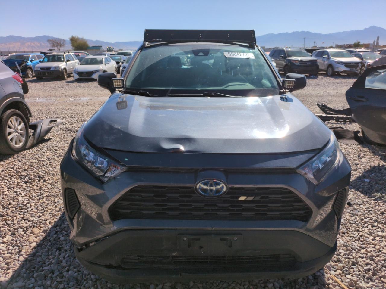 Toyota RAV4 Le Image 4