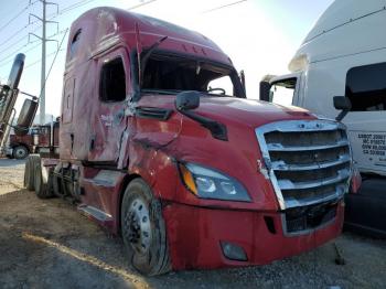  Salvage Freightliner Cascadia 1