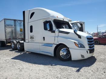  Salvage Freightliner Cascadia 1