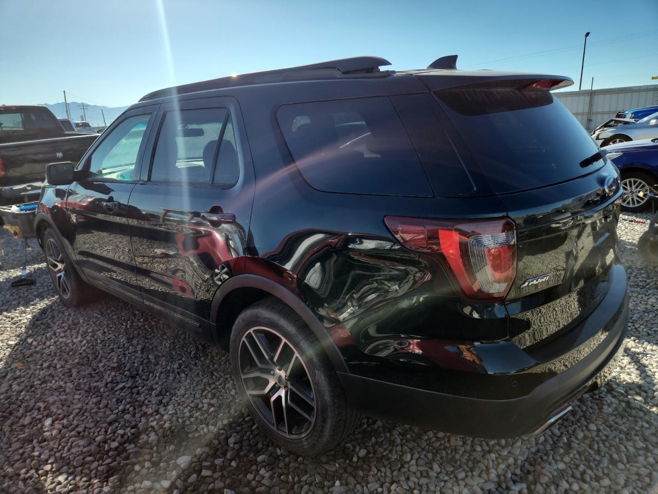 Ford Explorer Sport Image 4