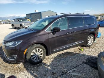  Salvage Chrysler Pacifica