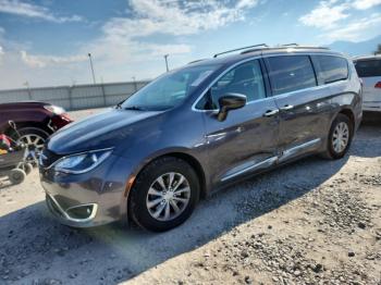  Salvage Chrysler Pacifica