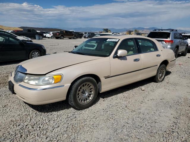  Salvage Lincoln Towncar
