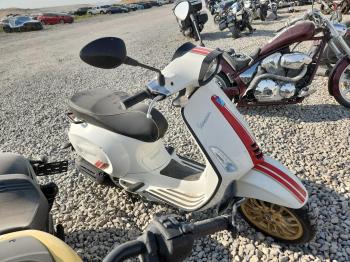  Salvage Vespa Primavera 