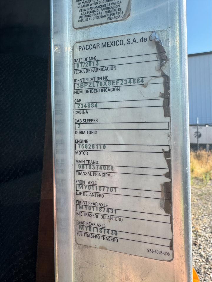 Peterbilt 320 Image 9