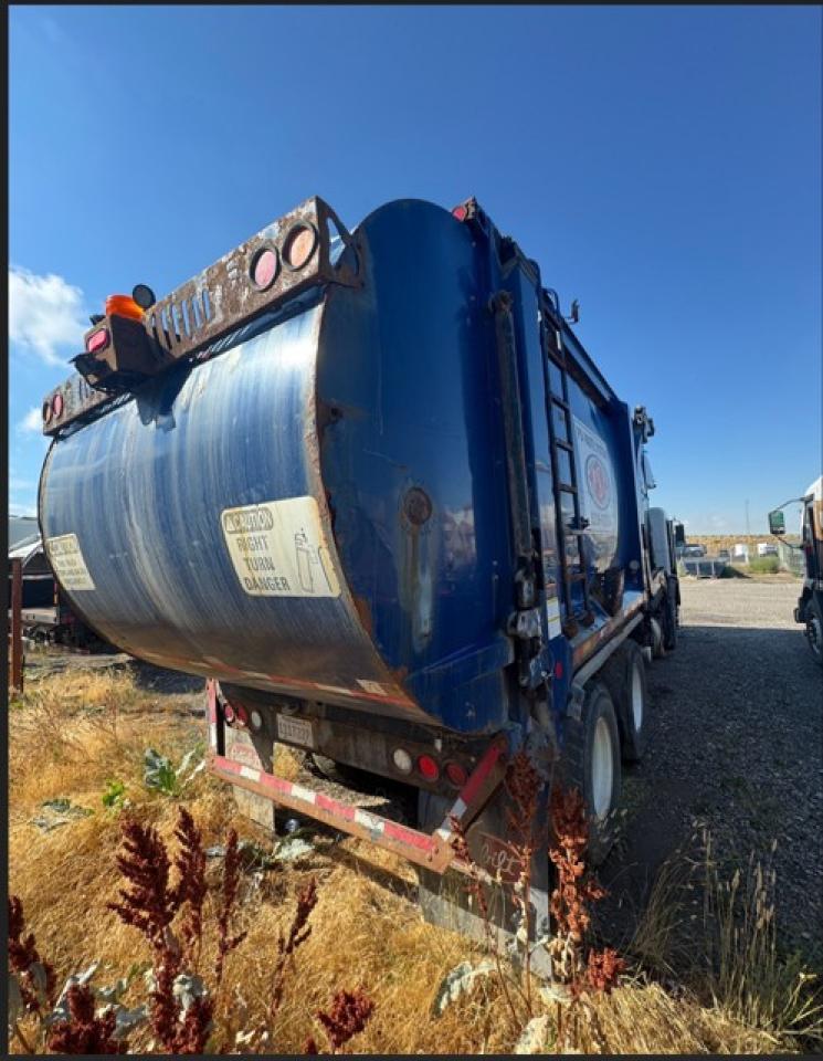 Peterbilt 320 Image 10