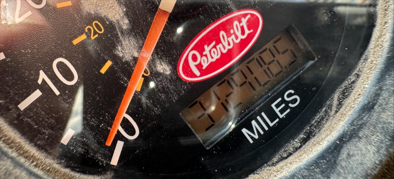 Peterbilt 320 Image 11