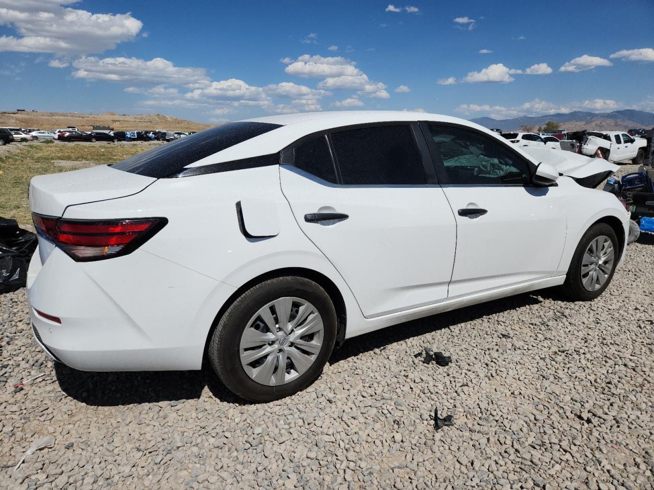 Nissan Sentra S Image 2