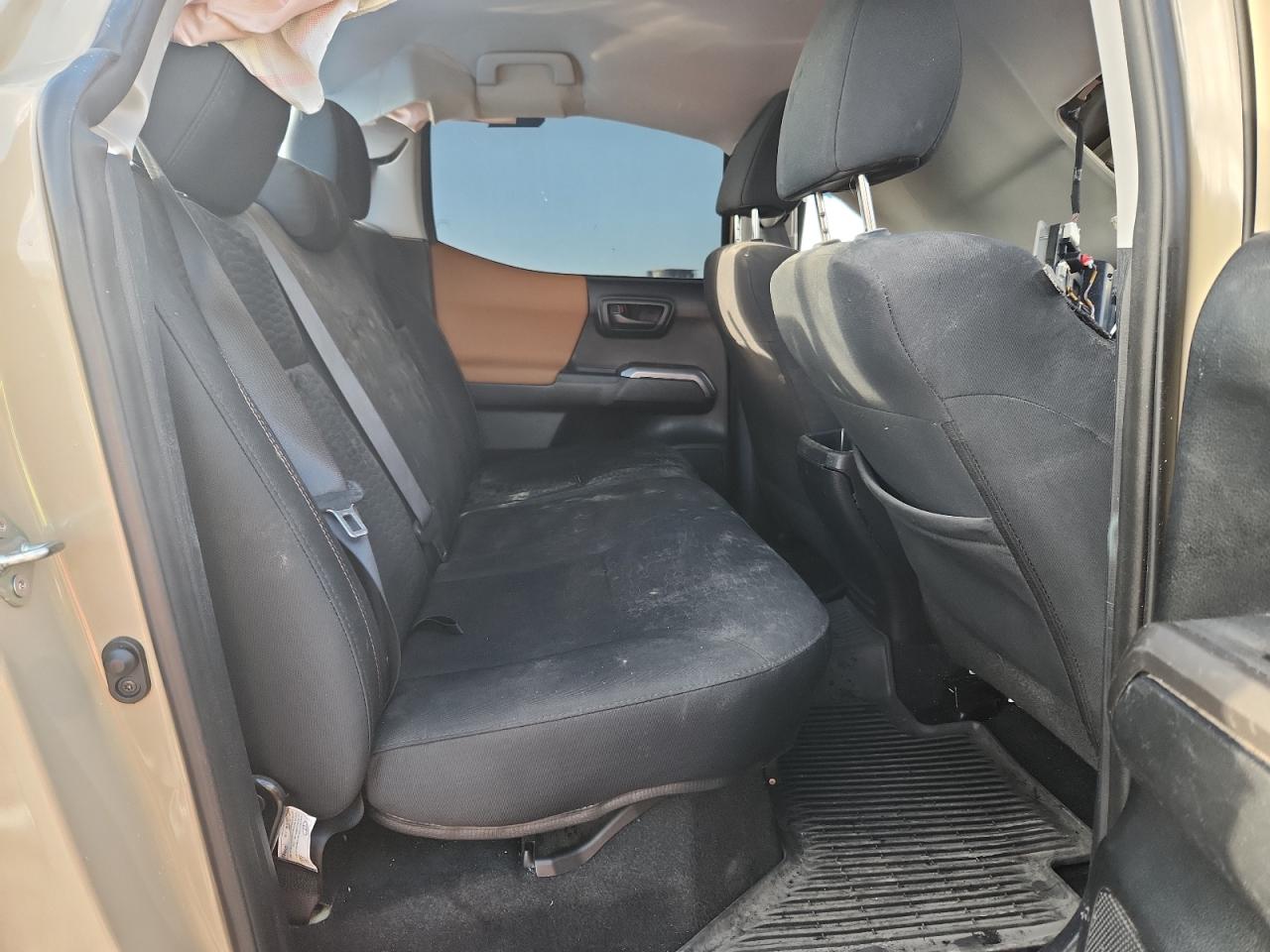 Toyota Tacoma Double Cab Image 8