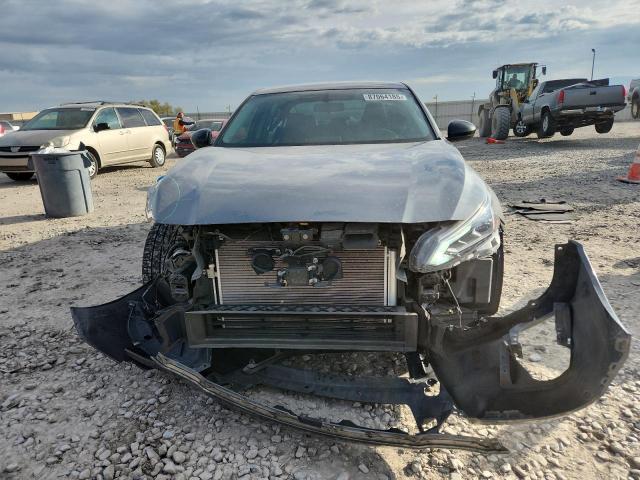 Nissan Altima Sr Image 2