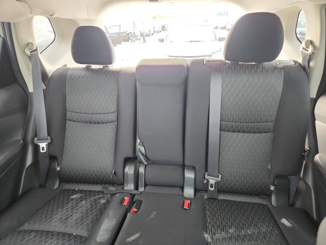 Nissan Rogue S Image 13