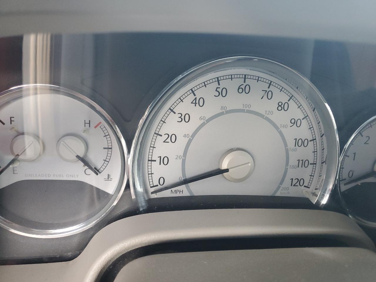 Chrysler Aspen Limited Image 11