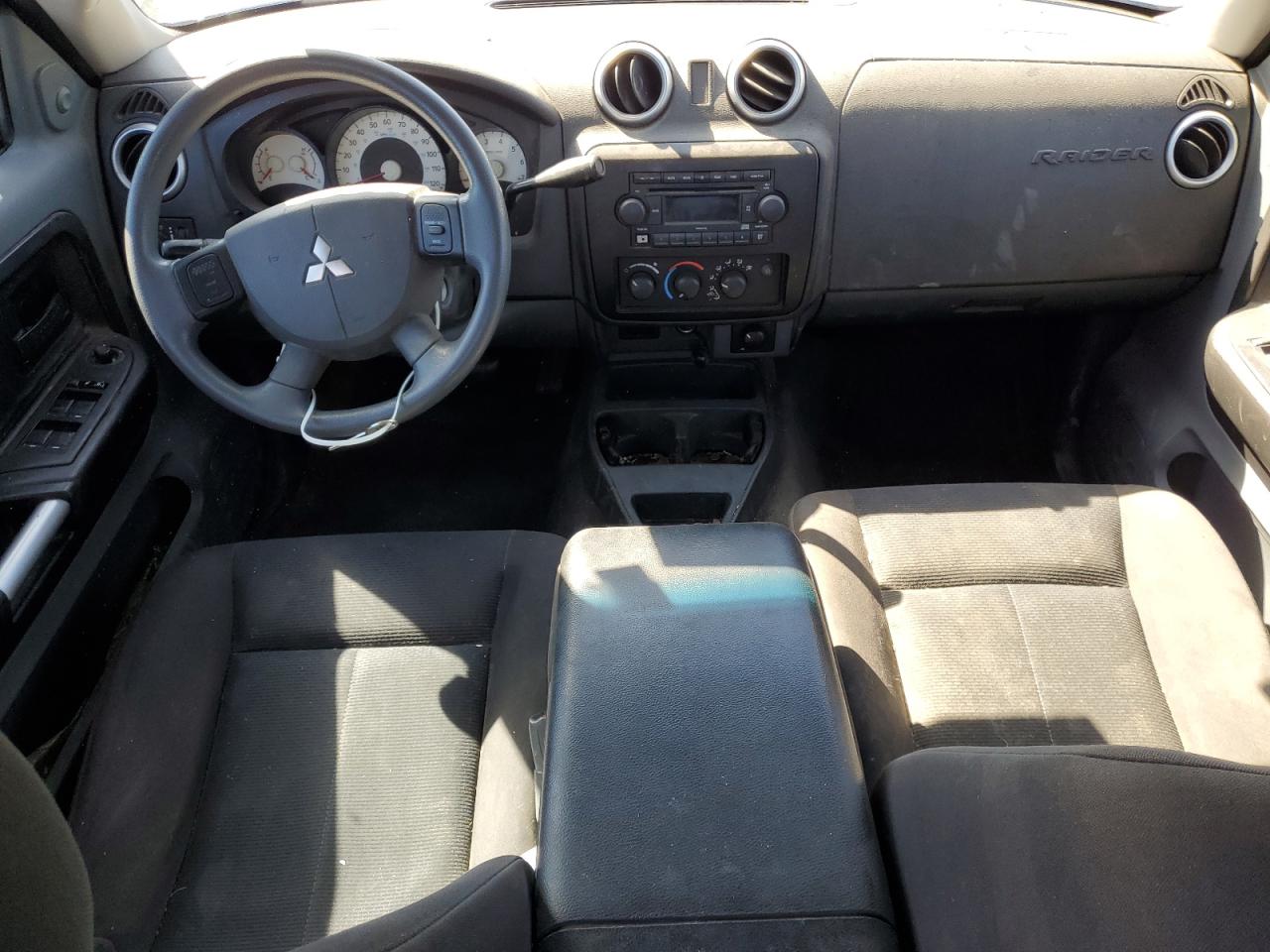 Mitsubishi Raider Ls Image 10