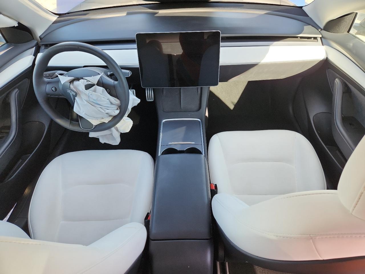 Tesla Model 3 Image 8